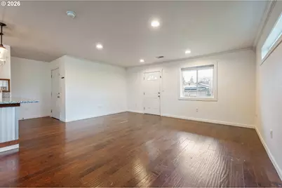 246 S 70th St, Springfield, OR 97478 - Photo 5