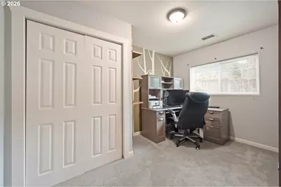 246 S 70th St, Springfield, OR 97478 - Photo 17