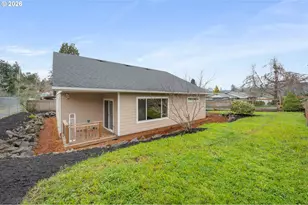 246 S 70th St, Springfield, OR 97478 - Photo 27