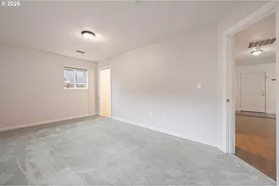 246 S 70th St, Springfield, OR 97478 - Photo 13