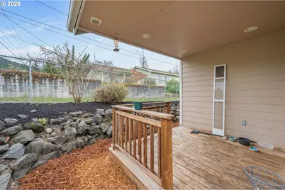 246 S 70th St, Springfield, OR 97478 - Photo 25