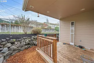 246 S 70th St, Springfield, OR 97478 - Photo 25