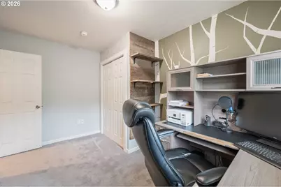 246 S 70th St, Springfield, OR 97478 - Photo 19