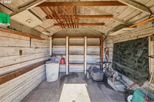 2063 2nd St, Springfield, OR 97477 - Photo 41