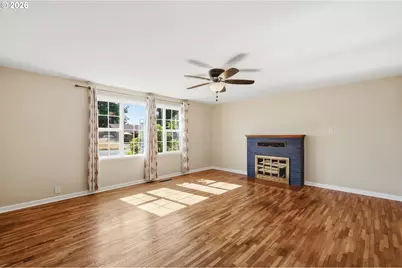 2063 2nd St, Springfield, OR 97477 - Photo 5