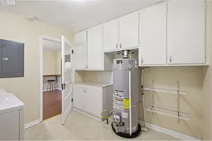2063 2nd St, Springfield, OR 97477 - Photo 31
