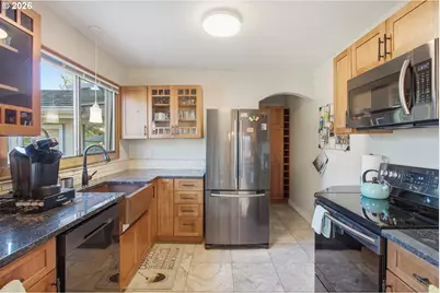 126 E 19th Ave, Eugene, OR 97401 - Photo 7