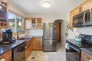126 E 19th Ave, Eugene, OR 97401 - Photo 7