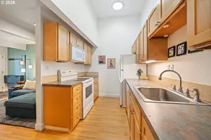 7302 N New York Ave, Portland, OR 97203 - Photo 3