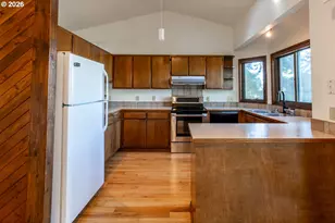 992 Sunset Dr, Springfield, OR 97477 - Photo 9