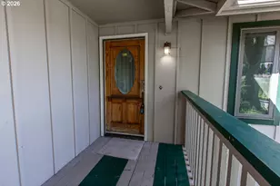 992 Sunset Dr, Springfield, OR 97477 - Photo 5