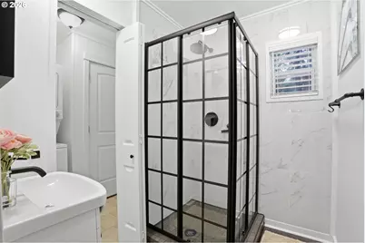 5933 SE Haig St, Portland, OR 97206 - Photo 9