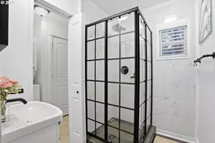 5933 SE Haig St, Portland, OR 97206 - Photo 9