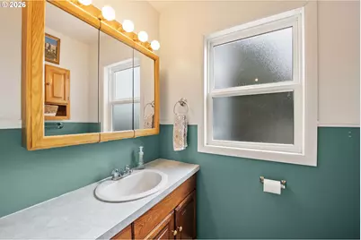 7 Klaskanine Ave, Astoria, OR 97103 - Photo 15