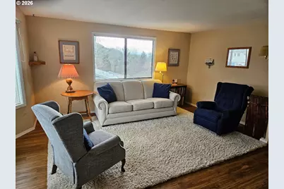 1818 NE Todd St, Roseburg, OR 97470 - Photo 3