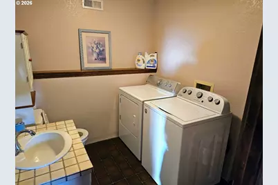 1818 NE Todd St, Roseburg, OR 97470 - Photo 15