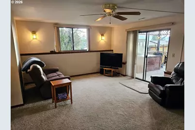 1818 NE Todd St, Roseburg, OR 97470 - Photo 13