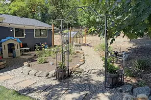 37999 Green Ln, Marcola, OR 97454 - Photo 21