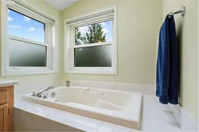 3010 SW Phyllis Dr, Gresham, OR 97080 - Photo 37