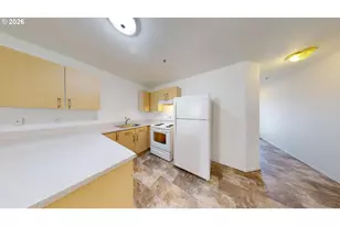 9615 SE Center Ct, Portland, OR 97266 - Photo 5