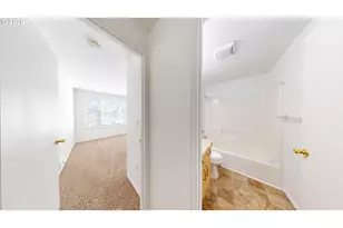 9615 SE Center Ct, Portland, OR 97266 - Photo 11