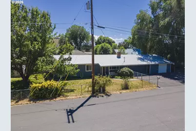 1670 SE Mountain View Dr, Prineville, OR 97754 - Photo 3