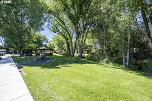 1670 SE Mountain View Dr, Prineville, OR 97754 - Photo 5