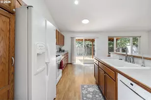 16822 SE Equestrian Way, Portland, OR 97236 - Photo 9