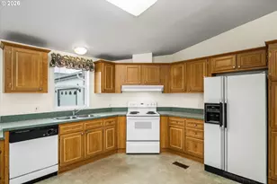 2569 Maia Loop, Springfield, OR 97477 - Photo 9