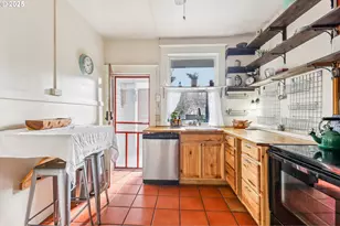 2058 NW Flanders St, Portland, OR 97209 - Photo 9