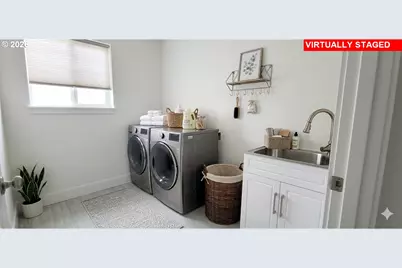 12451 SE Harold St, Portland, OR 97236 - Photo 11