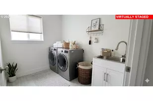 12451 SE Harold St, Portland, OR 97236 - Photo 11