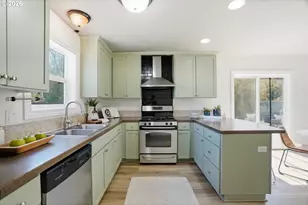 9442 N Macrum Ave, Portland, OR 97203 - Photo 11