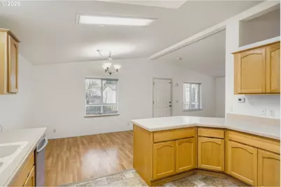 2111 Pippin St NE, Salem, OR 97305 - Photo 9