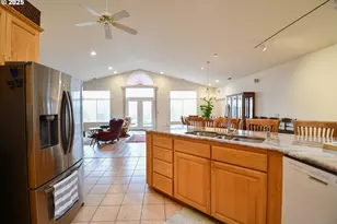 1356 SE Laurel Ct, Roseburg, OR 97470 - Photo 11