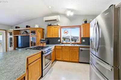 768 NE Main St, Willamina, OR 97396 - Photo 9