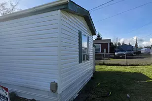 463 SE Gregory Dr, Winston, OR 97496 - Photo 15