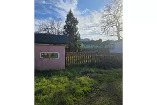 463 SE Gregory Dr, Winston, OR 97496 - Photo 3