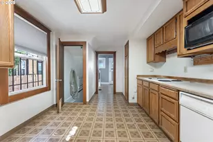 3403 NE Broadway St, Portland, OR 97232 - Photo 13