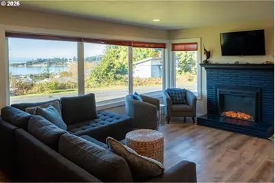 345 S Crestline Dr, Waldport, OR 97394 - Photo 3