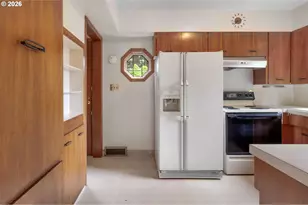 6810 SW Canyon Crest Dr, Portland, OR 97225 - Photo 11