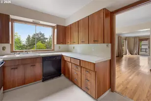 6810 SW Canyon Crest Dr, Portland, OR 97225 - Photo 13