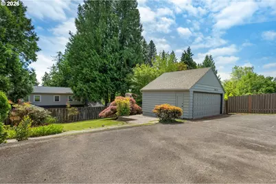 6810 SW Canyon Crest Dr, Portland, OR 97225 - Photo 31