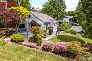 6810 SW Canyon Crest Dr, Portland, OR 97225 - Photo 3