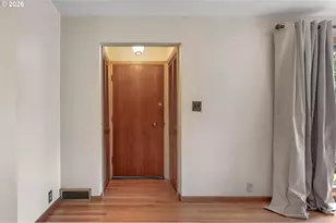 6810 SW Canyon Crest Dr, Portland, OR 97225 - Photo 5