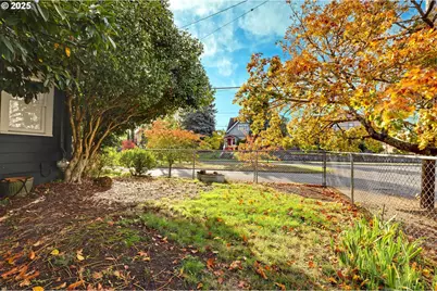 621 NE Ainsworth St, Portland, OR 97211 - Photo 27