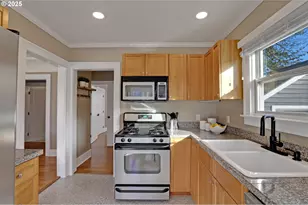 621 NE Ainsworth St, Portland, OR 97211 - Photo 11