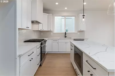 2263 SW Phyllis Pl, Gresham, OR 97080 - Photo 9