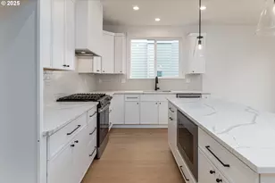 2263 SW Phyllis Pl, Gresham, OR 97080 - Photo 9