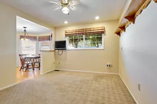2015 Camellia Way, Woodburn, OR 97071 - Photo 13